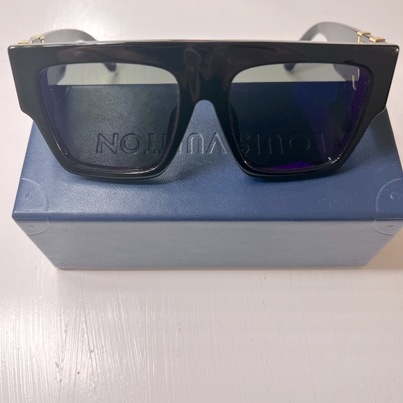 Louis Vuitton Link Square Sunglasses Polarize - Picture 9 of 10